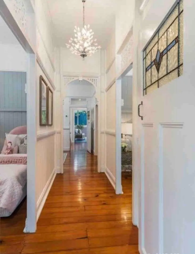 Holiday home Luxury Queenslander Awaits! Sleeps 8, 3 Car Parks Brisbane