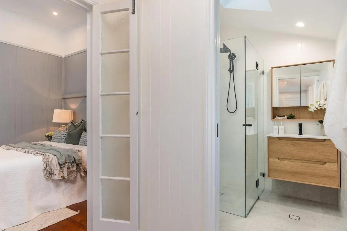 Luxury Queenslander Awaits! Sleeps 8, 3 Car Parks Brisbane 0*,