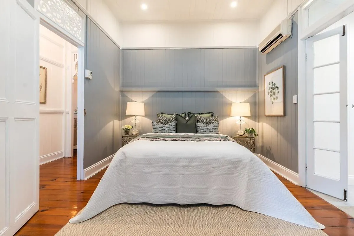 Luxury Queenslander Awaits! Sleeps 8, 3 Car Parks Brisbane 0*,