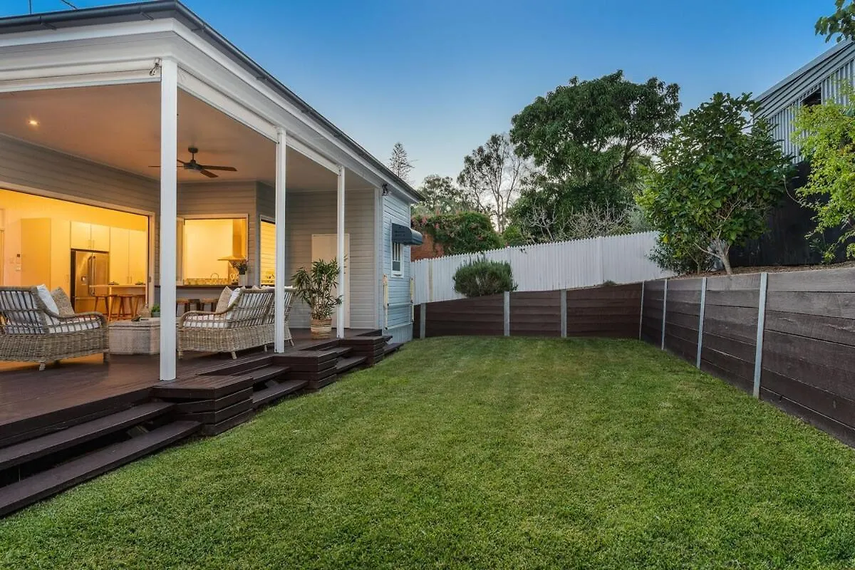 Luxury Queenslander Awaits! Sleeps 8, 3 Car Parks Brisbane Australia