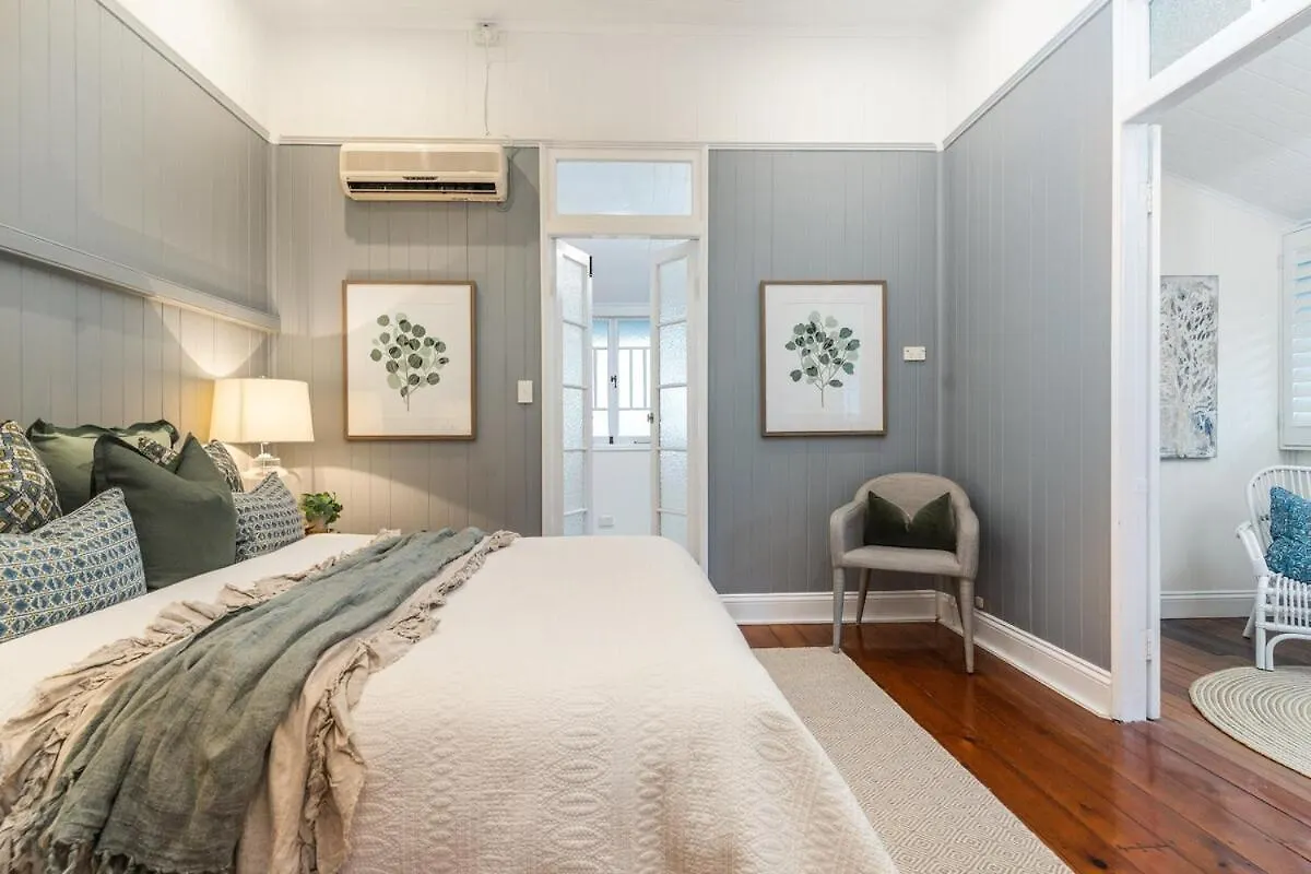 Luxury Queenslander Awaits! Sleeps 8, 3 Car Parks Brisbane 0*,  Australia