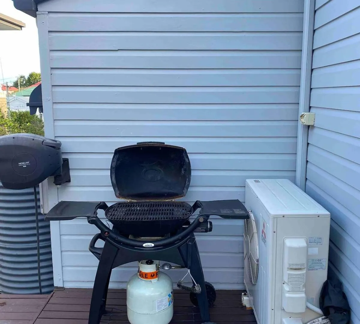 Holiday home Luxury Queenslander Awaits! Sleeps 8, 3 Car Parks Brisbane