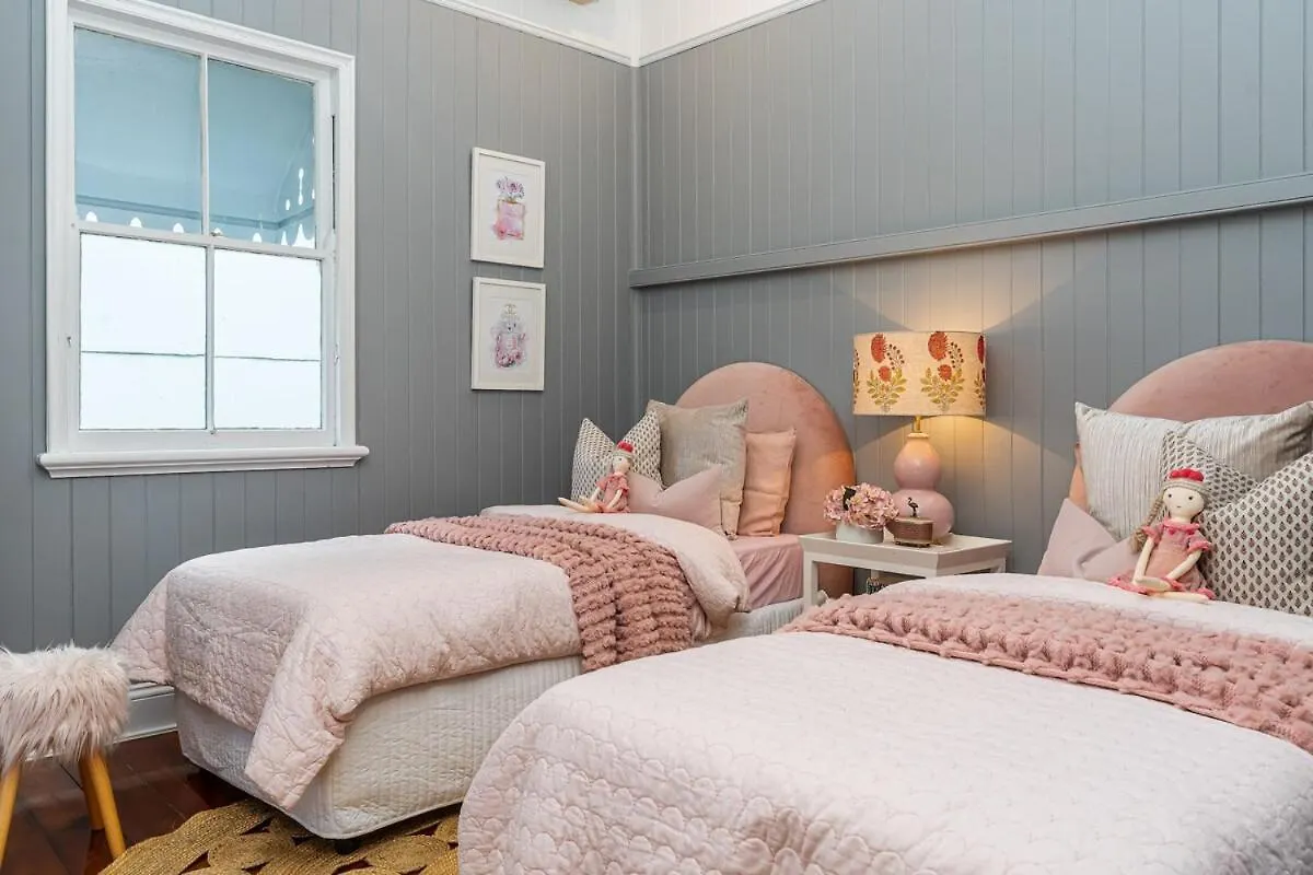 Holiday home Luxury Queenslander Awaits! Sleeps 8, 3 Car Parks Brisbane Australia
