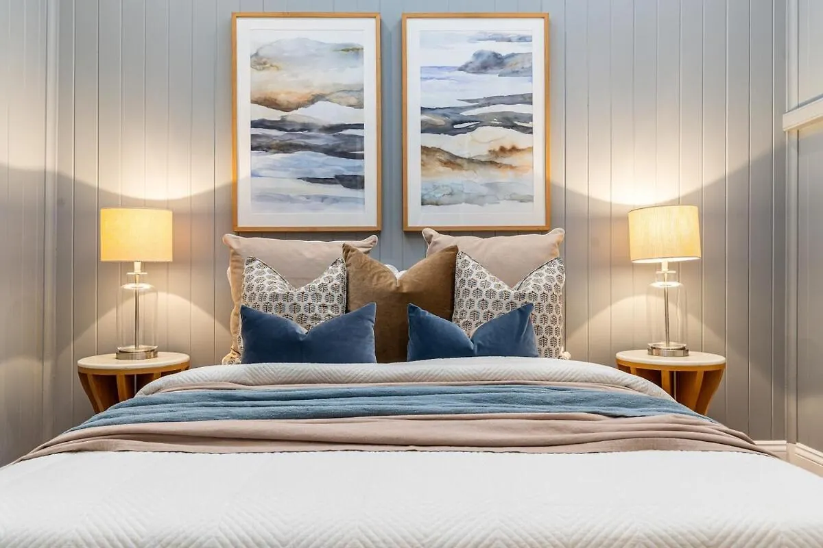 Luxury Queenslander Awaits! Sleeps 8, 3 Car Parks Brisbane 0*,