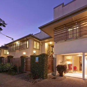 Street Aparthotel